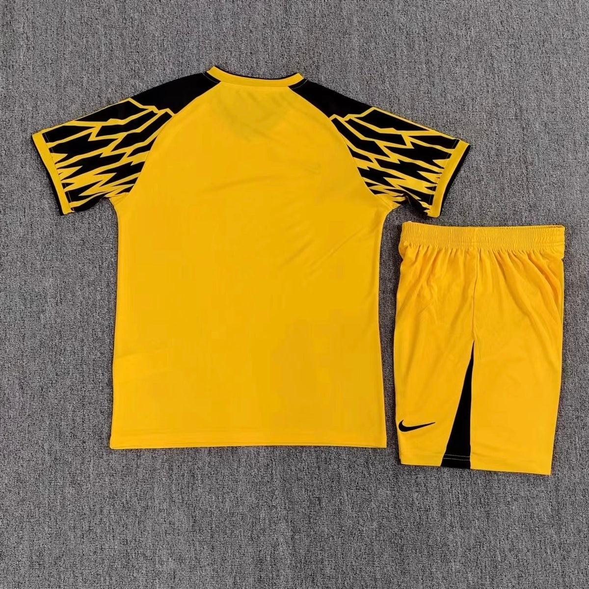 Ensemble match Nike jaune