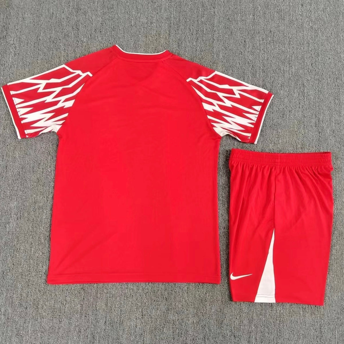 Ensemble Match Nike Rouge