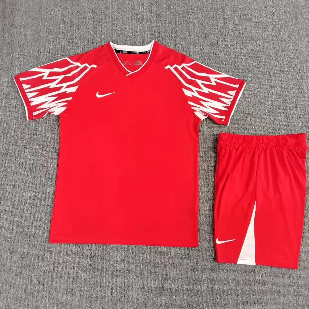 Ensemble Match Nike Rouge