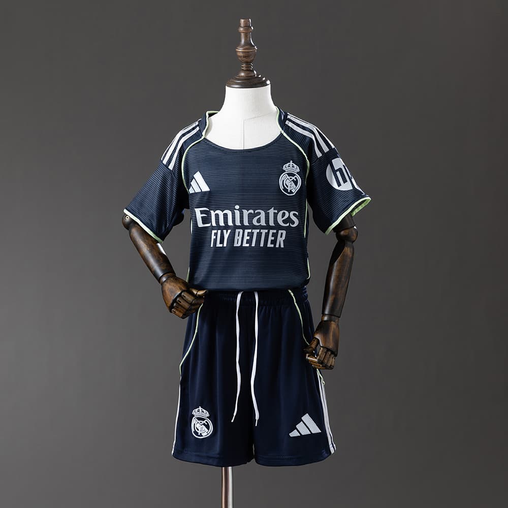 KIT ENFANT 25/26 REAL MADRID EXTÉRIEUR
